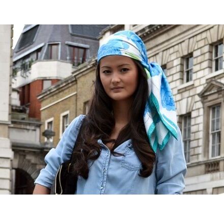 Streetstyle: pettinarsi con un foulard