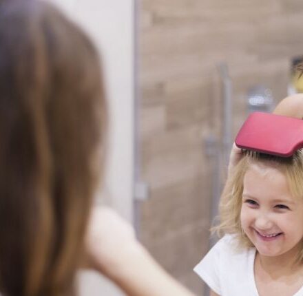 Come insegnare ai bambini a districarsi i capelli