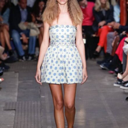 Come portare i capelli frisé?