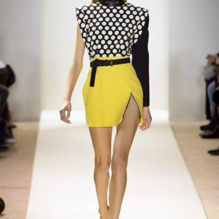 Capelli lisci senza piastra lisciante