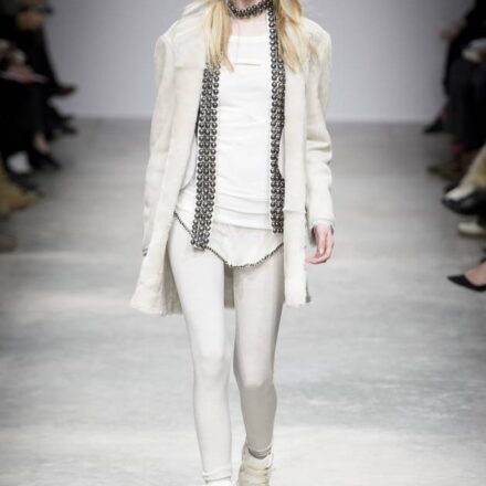 È obbligatorio tingersi le sopracciglia quando si tingono i capelli?