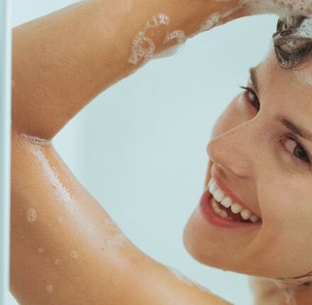 Scegliere lo shampoo: in base allo stato delle lunghezze o delle radici?