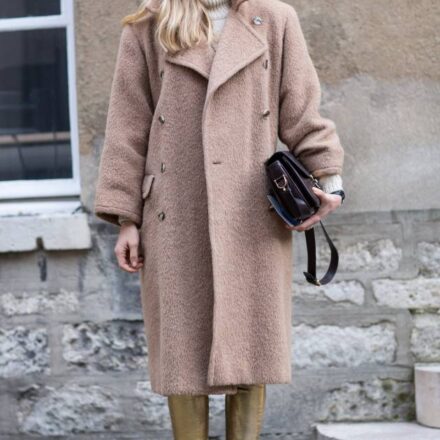 La frangia a tendina in versione bombata: streetstyle