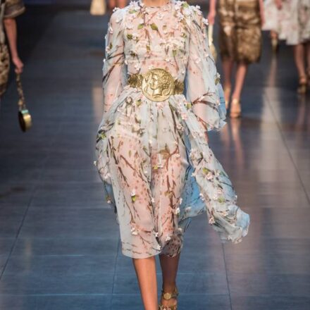 Gli accessori floreali per una sposa hippy