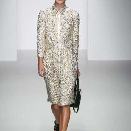 La treccia africana fluo, dalle passerelle alla vita reale?