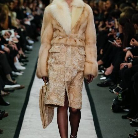 Il biondo polare con la ricrescita: un must-have?