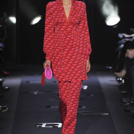 Voglio i capelli brillanti senza "effetto cartone": è possibile?