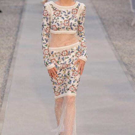 I capelli grigi: nuova colorazione in voga?