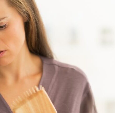 Ho appena scoperto il mio primo capello bianco: che faccio?