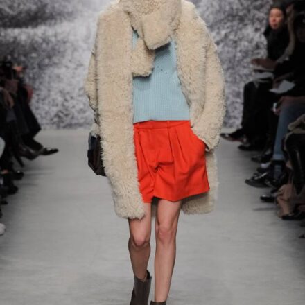 Quale beauty look adottare con un cappotto «effetto pelliccia»?