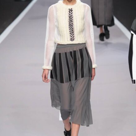 Il side-hair su capelli corti visto alla sfilata Viktor & Rolf