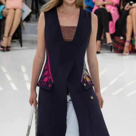 Schiarire solo due ciocche per incorniciare il viso: il parere dell’esperto