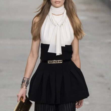 Il giusto mix: lunghezze XXL associate a un make up stile «occhi da cerbiatta»