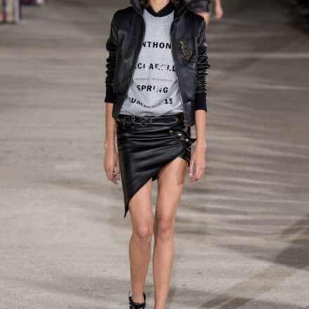 Vista alle Fashion Week: la frangia lunga su capelli mossi