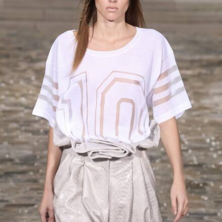 L’acconciatura della settimana: la treccia immersa in una chioma di capelli sciolti