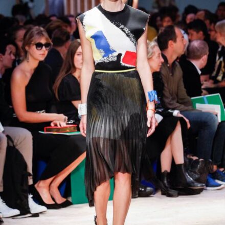 Focus sulle sopracciglia finte