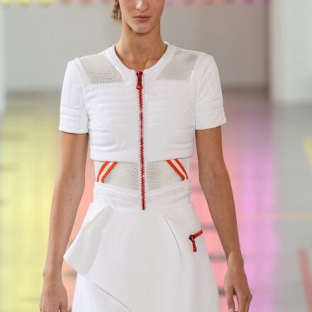 La coda di cavallo alta con lunghezze a onde: osiamo?