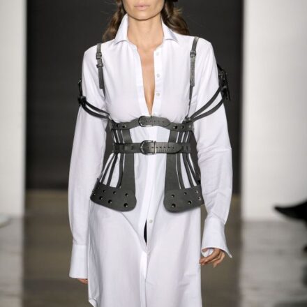 Portare il foulard sui capelli raccolti