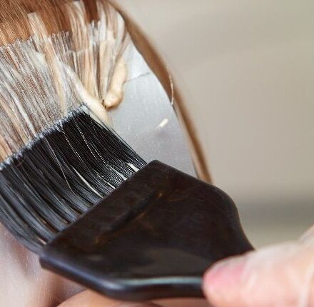 Dieci cose da sapere quando tingi i capelli per la prima volta