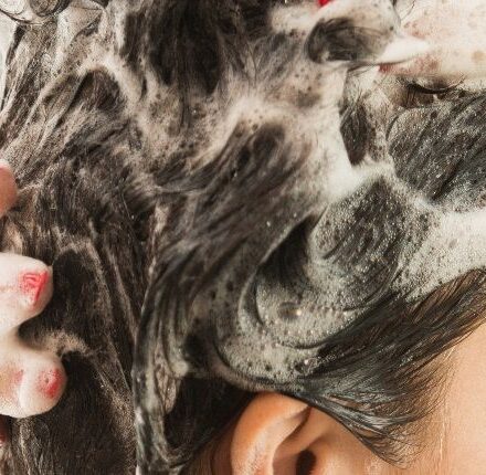 Shampoo: si deve risciacquare subito o è meglio lasciarlo in posa?