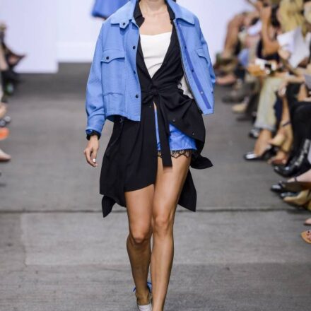 Realizzare una mezza coda di cavallo con doppio effetto