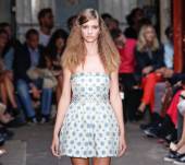 Come portare i capelli frisé?