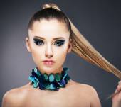 Lessico per capelli: «Tirato per i capelli»