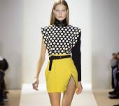 Capelli lisci senza piastra lisciante