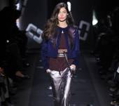 Capelli lunghi e scalati: quali acconciature quest’inverno?