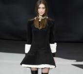 I capelli lunghi con accessori, dalle sfilate alla vita reale?