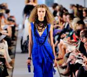 Fare i capelli frisé senza l'apposito ferro