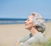 Capelli grigi: nasconderli o adottarli con convinzione?