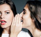 Lessico hairstyle: «Avere una ciocca con qualcuno»