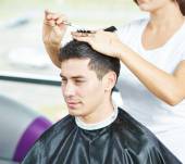 Uomo: tagliare su capelli asciutti o bagnati?