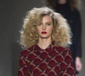 È possibile rendere i capelli più folti?