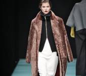 Libera il viso dai capelli con un fermaglio XXL