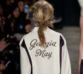 Lo chignon ‘cool’ per un’aria disinvolta