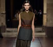 Adottare il castano scuro neo-gotico quest’inverno