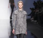 3 gesti indispensabili per appiattire l’effetto crespo quando adotto la coda di cavallo