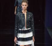 Lo chignon con le radici cotonate, visto alla sfilata Emporio Armani