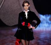 Acconciatura retrò per un look sofisticato