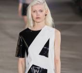 Il fermaglio tra i capelli, di tendenza?