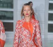 Visto alle Fashion Week: il finto carré con la mezza coda appiattita