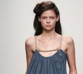 L’half-bun: il must fra le acconciature della stagione