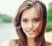 Schiarire i capelli in estate, il parere dell’esperto