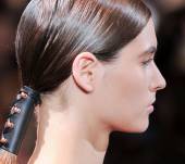 Gara di acconciature: la coda di cavallo legata con un tubo o classica?