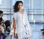 Capelli mossi: la coda di cavallo laterale