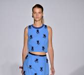 La mezza coda ultra-liscia: look per una sera d'estate