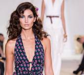 Come realizzare i ricci all'inglese della sfilata Diane Von Furstenberg?