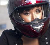 Casco e capelli: i nostri consigli